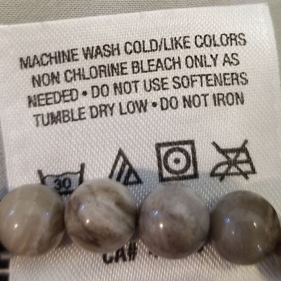 Under Armour Tan Golf Athletic Sports Capris Size 2 - Picture 6 of 6